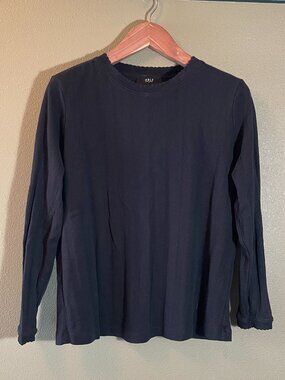 Able long sleeve with ruffles and eyelet design